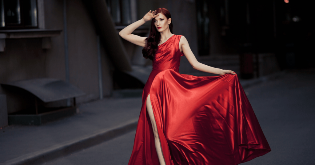 赤いドレスの女性